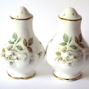 ROYAL ALBERT HAWORTH PEPPER/SALT SHAKER SET